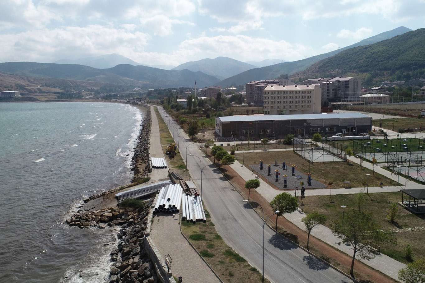 Tatvan'da yeni iskelelerin yapımına başlandı Tatvan'da yeni iskelelerin yapımına başlandı